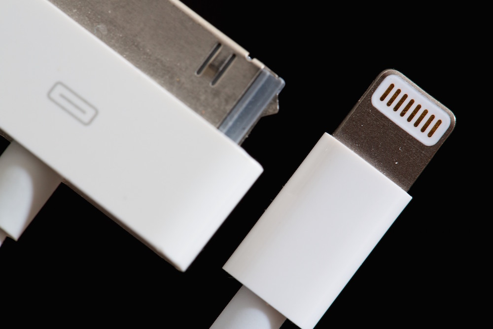 Comparaison du connecteur Lightning avec l'ancien connecteur 30 broches